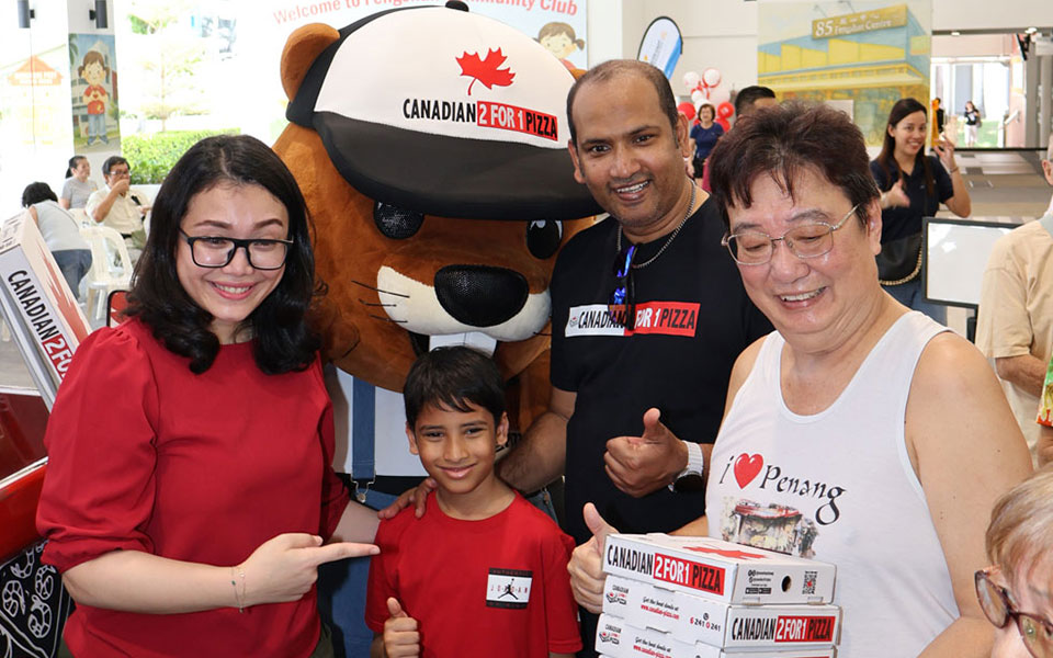 Canadian 2 For 1 Pizza - Celebrates 30 Years in singapore and Singapore's 60th Anniversay with 3060 slices of Joy - Fengshan Community Club - Singapore